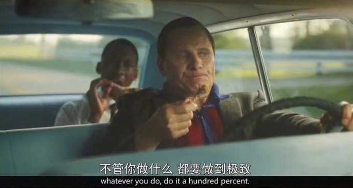 父母打麻将凌晨未归，俩孩子睡过道：这是为冲KPI才生娃？