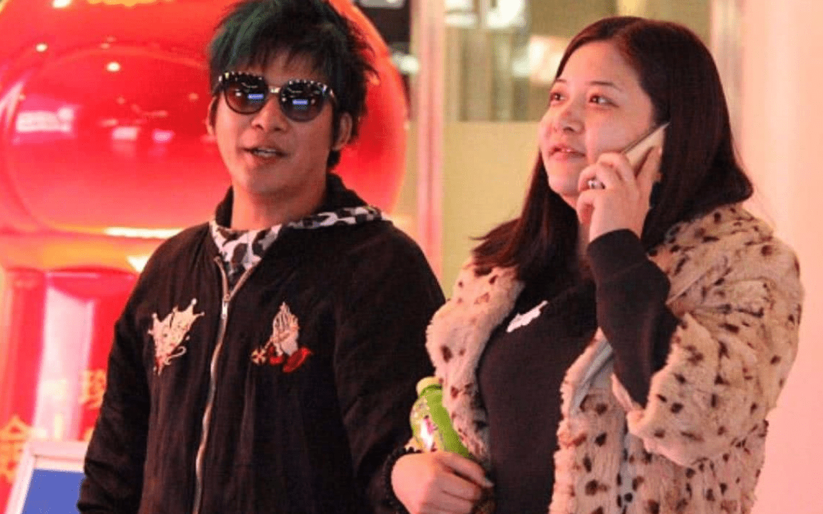 被杜淳追求，38天闪婚闪孕，被迪士尼封杀，黄小