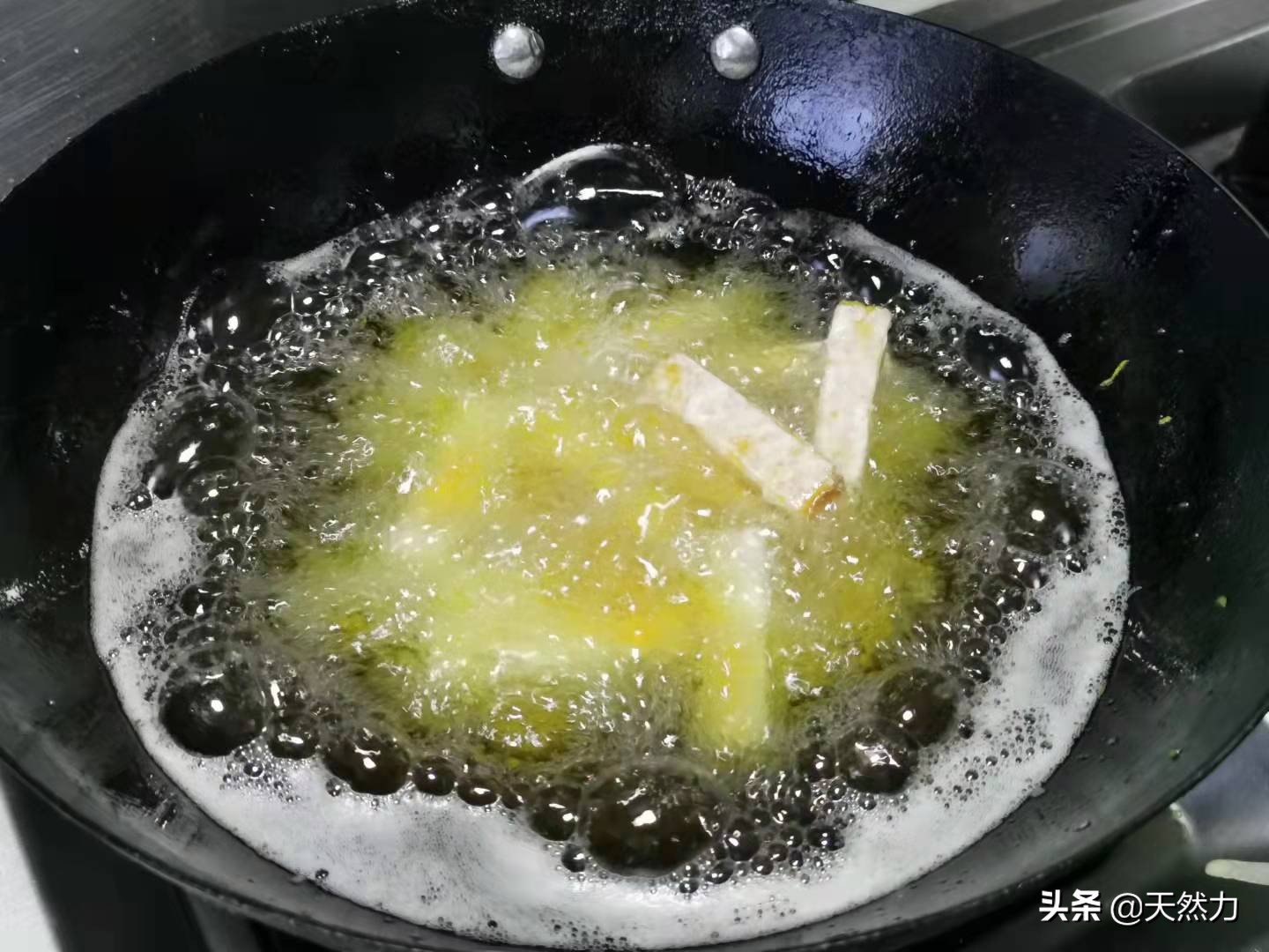 在家也能轻松做出广东名菜蛋黄焗南瓜，详细经验干货做法，收藏了