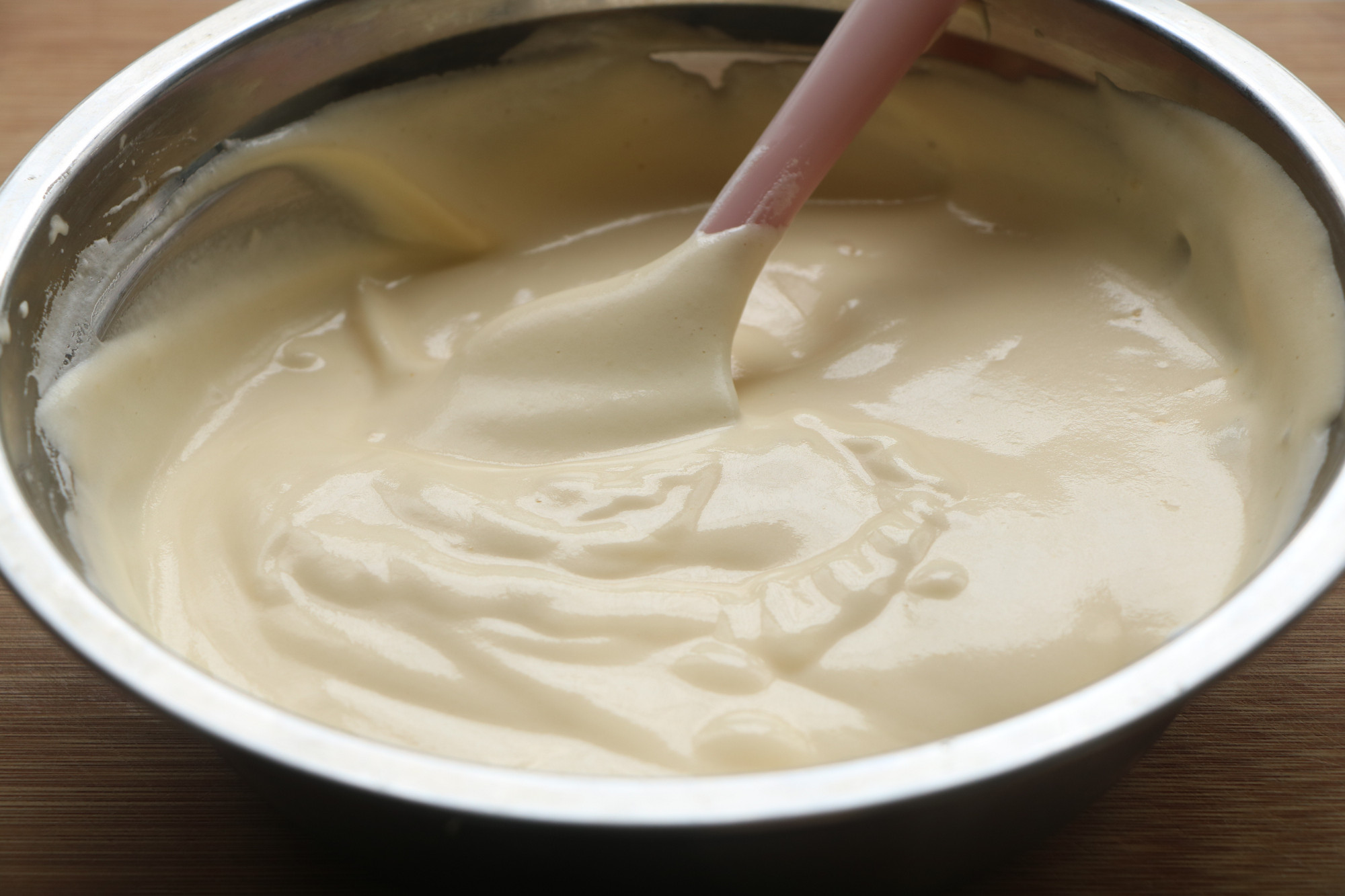 戚风纸杯蛋糕的做法，不回缩不开裂，柔软细腻，在家做轻松搞定