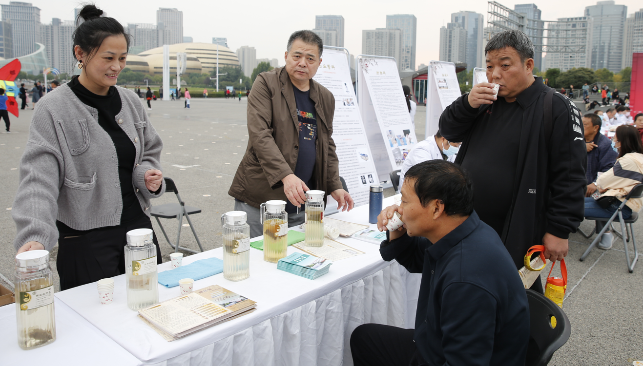 河南省中医药研究院附属医院开展“全国高血压日”大型义诊宣教活动