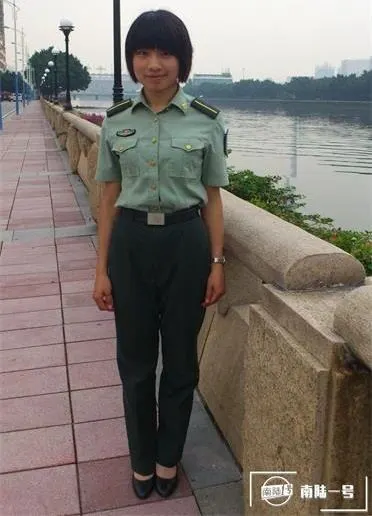 这事儿麻烦了，指导员娶了代理指导员，官儿一样大究竟听谁的？