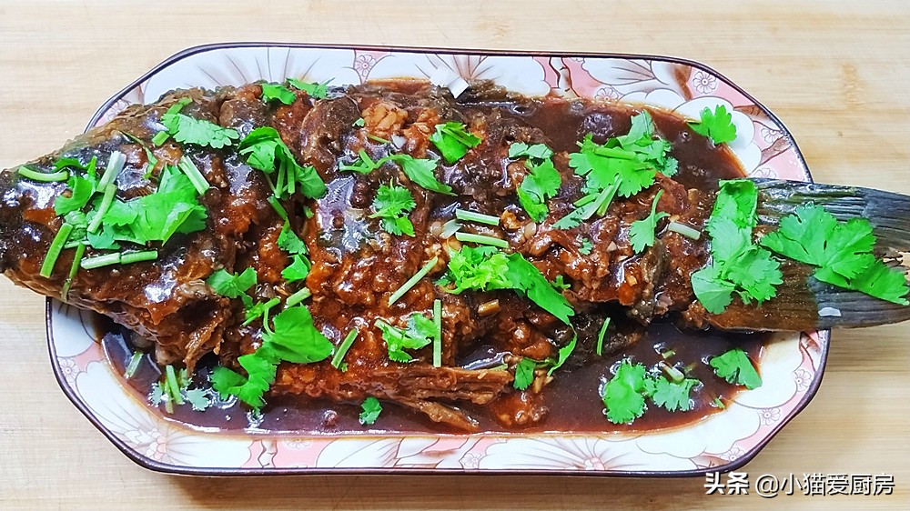 圖片[1]-小貓分享家庭版紅燒鯉魚 香味濃郁醇厚 學會了中秋節做給家人吃-起舞食譜網