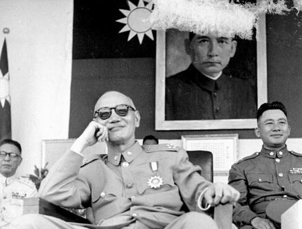 蒋介石当时为什么会失败，原因就是这个人，把情报送给了红军