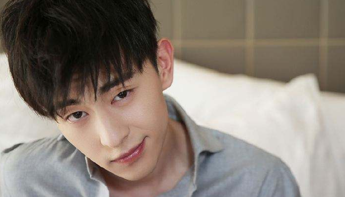 邓伦在走红后抛弃了演戏 ，选择了综艺，现在一