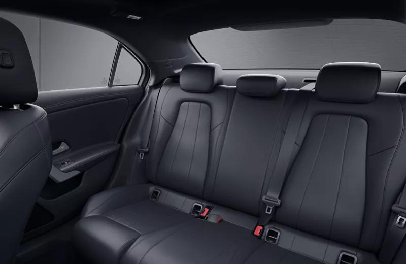 豪华紧凑型轿车的加长对决，奥迪A3L与奔驰A级谁更值得买？