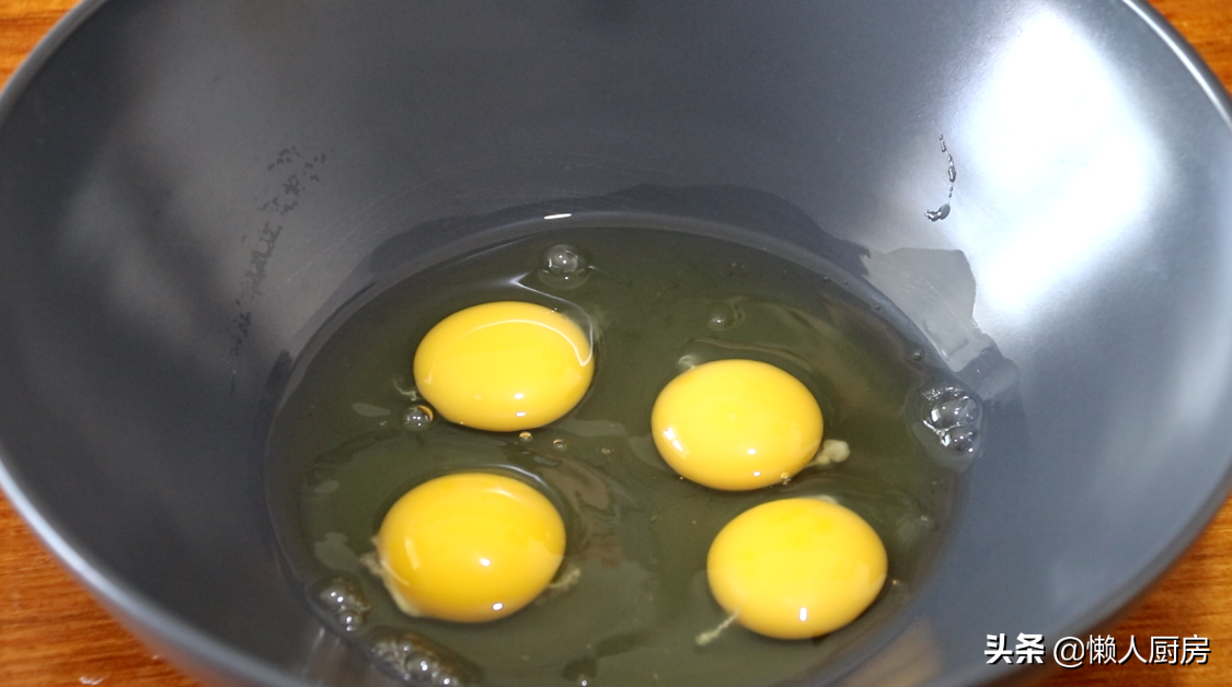 不用加水，不要分离蛋白蛋黄，教你蜂蜜脆皮蛋糕的做法，皮脆里软