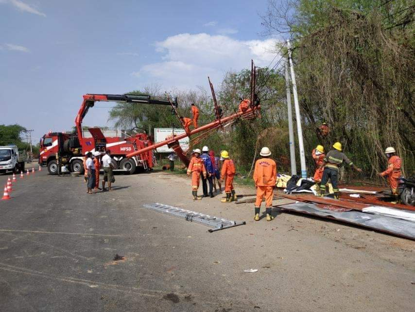 缅甸遭遇强风暴雨冰雹袭击，多个城市一片狼藉