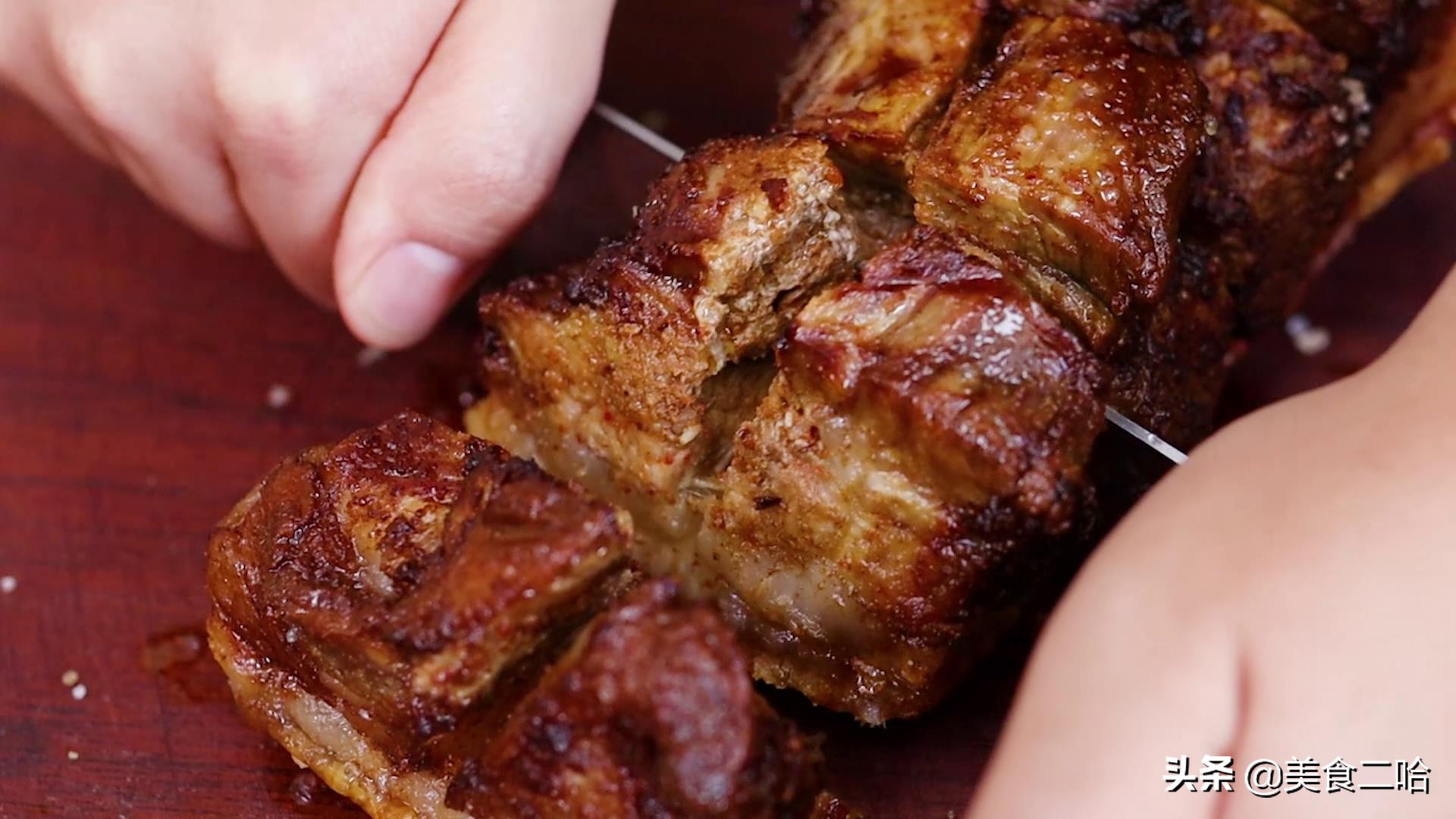 脆皮烤肉：原来烧烤店都是这么做的，酥香不油腻，配上啤酒超过瘾