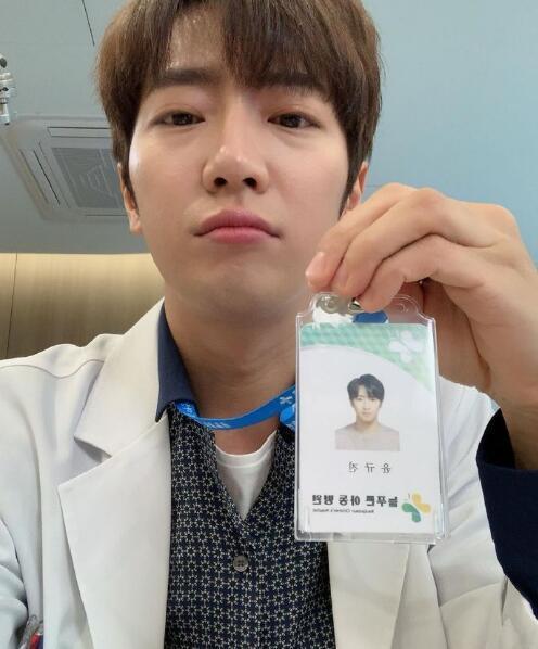 他23岁出道不温不火，前女友将嫁金融大鳄，跑男