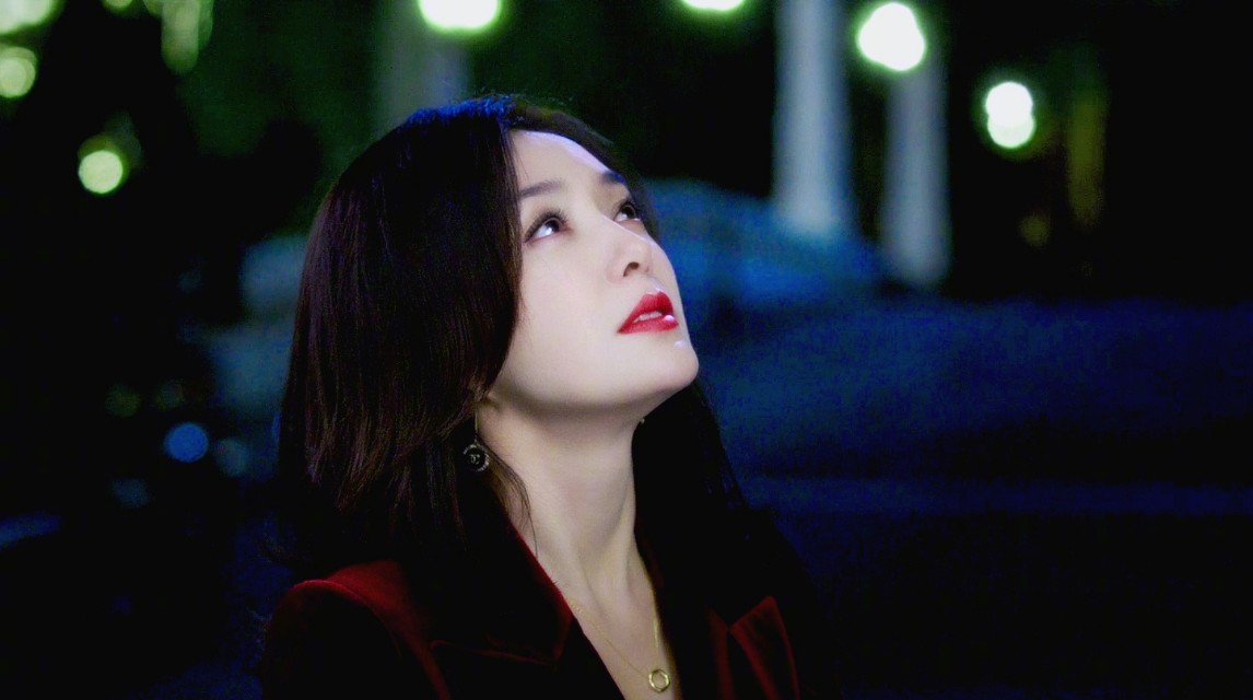 秦岚颠覆白月光形象，实力演绎黑莲花大女主经