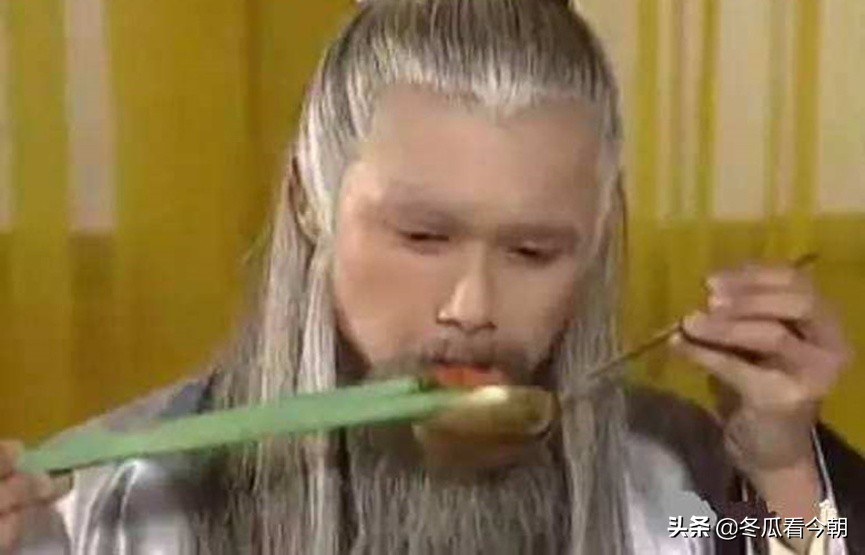 齐桓公称未尝过人肉，此人煮了一锅肉汤，哭着说：这是我儿子