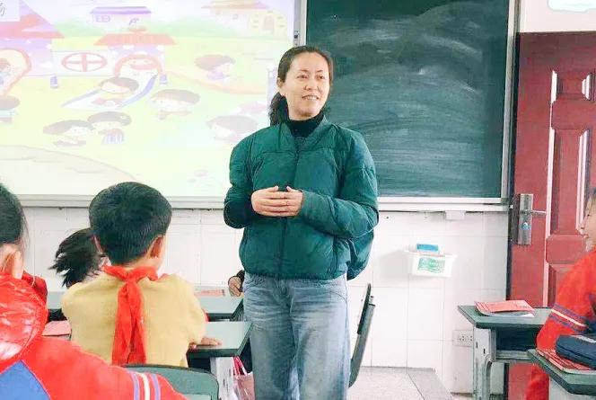 老师，您笑起来真好看——记双流区金桥小学“三八”妇女节活动