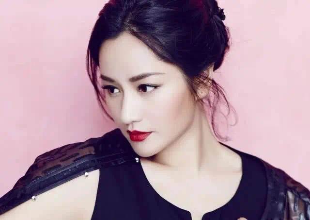 又老又丑认不出？顶“谋女郎”光环的超模瞿颖