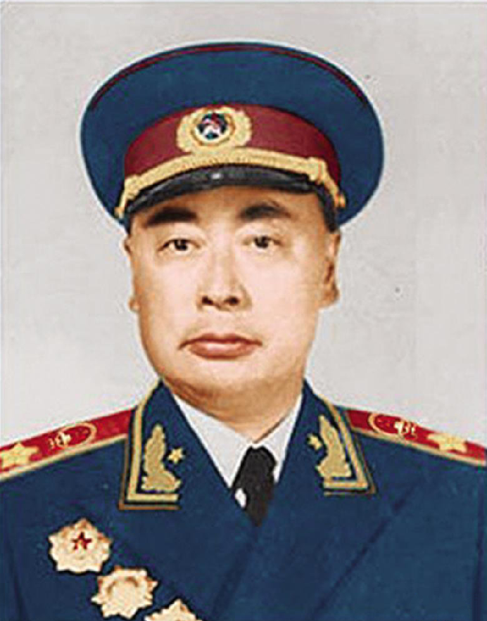 他是川军抗日名将，解放战争时被我军俘虏，刘伯承陈毅亲自去探望