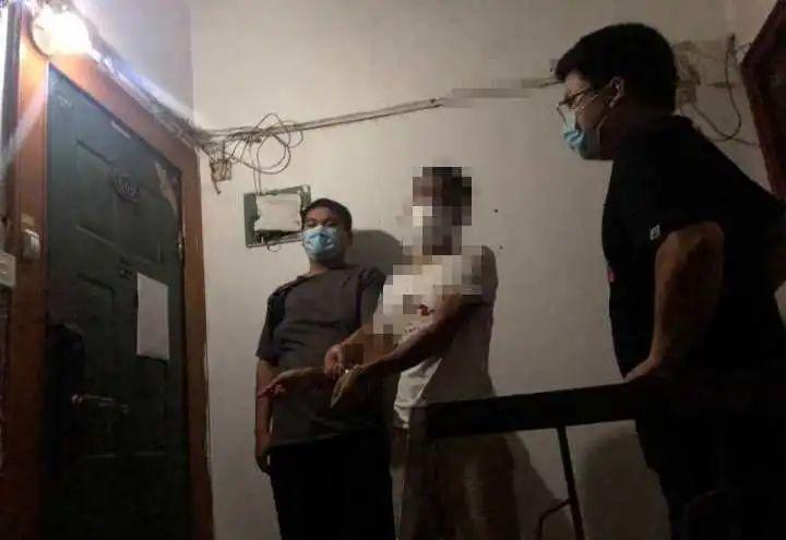 杭州女子睡夢中疼醒,一陌生男子手持剪刀蹲在床邊,驚慌跳窗而逃