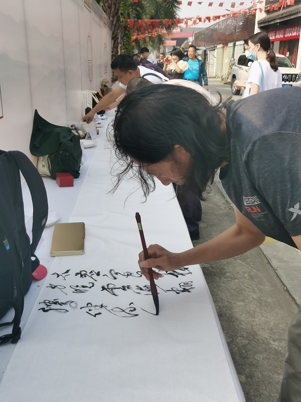 红心全民十四运 翰墨丹青颂复兴 1400米诗书画长卷四川创作活动举行