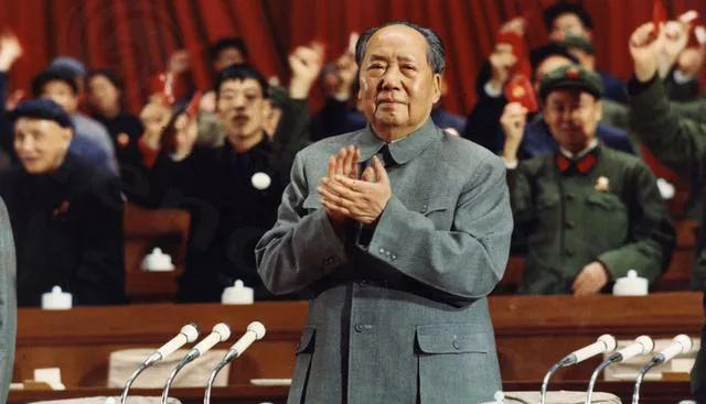 毛主席提议徐海东出席党的九大，他激动地说：就是爬，我也要爬去