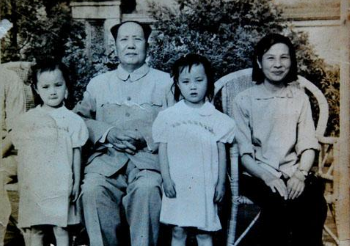 建国后，毛主席曾多次邀请一位妇女到家中做客，这妇女什么身份？