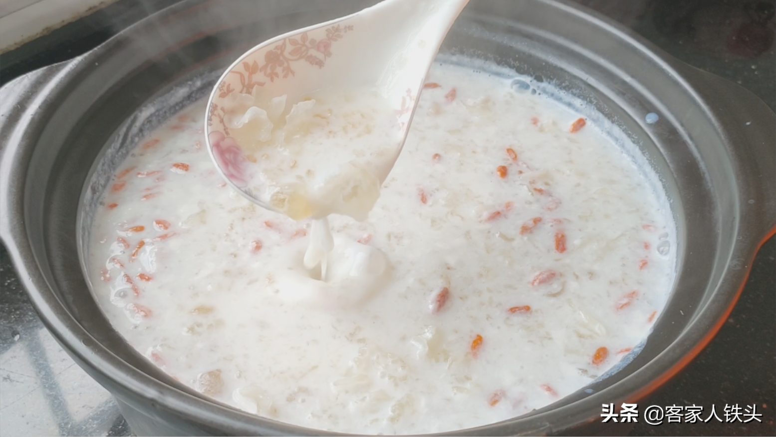 秋季干燥常给家人做一锅羹，营养味美还润肤，食材普通常吃好肤色