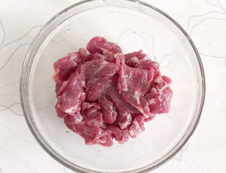 图片[3]-小炒黄牛肉直接下锅炒是不对的多加这1步牛肉滑又嫩不粘锅-起舞食谱网