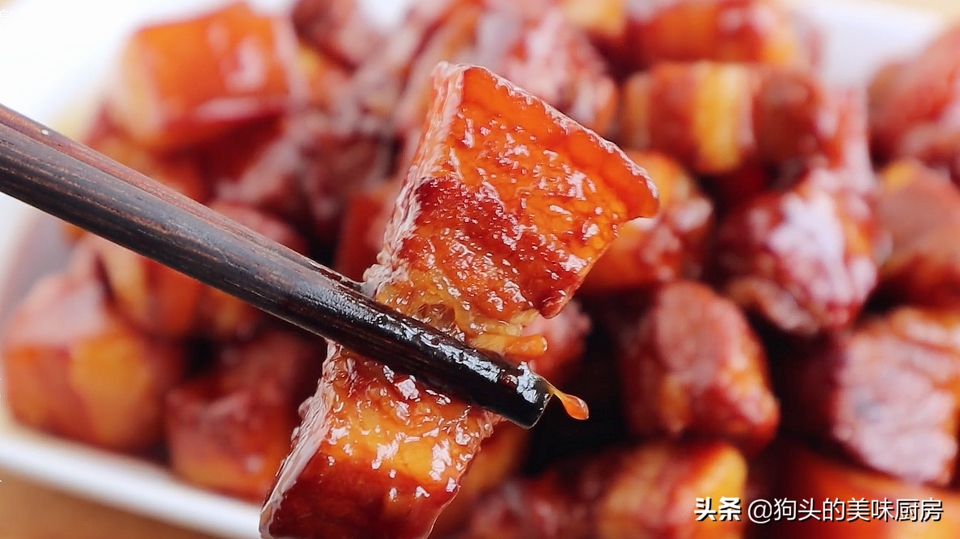 做紅燒肉時，掌握這些小技巧，紅燒肉不腥不柴，軟爛入味口感好