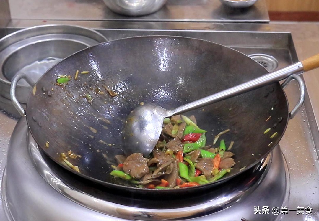 图片[9]-【青椒猪肝】做法步骤图 厨师长教你鲜嫩不腥技巧 学会在家做-起舞食谱网