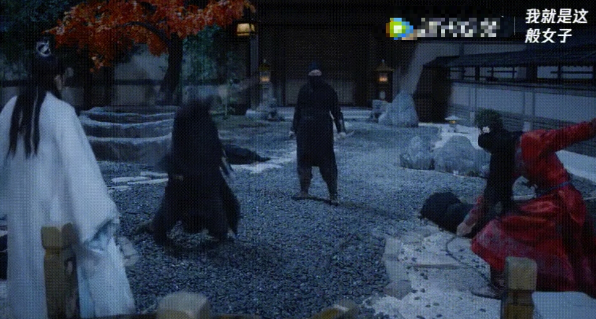 关晓彤打戏用替身惹争议，敷衍甩鞭子被硬夸，赵丽颖也曾用跑替？