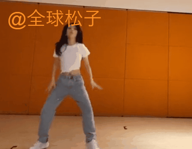 “天王嫂”方媛跳舞登上热搜榜首，舞步尴尬和baby有得一拼