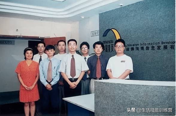 30個(gè)商業(yè)巨頭公司初創(chuàng)時(shí)的老照片，誰(shuí)還沒(méi)有青澀的時(shí)候呢？