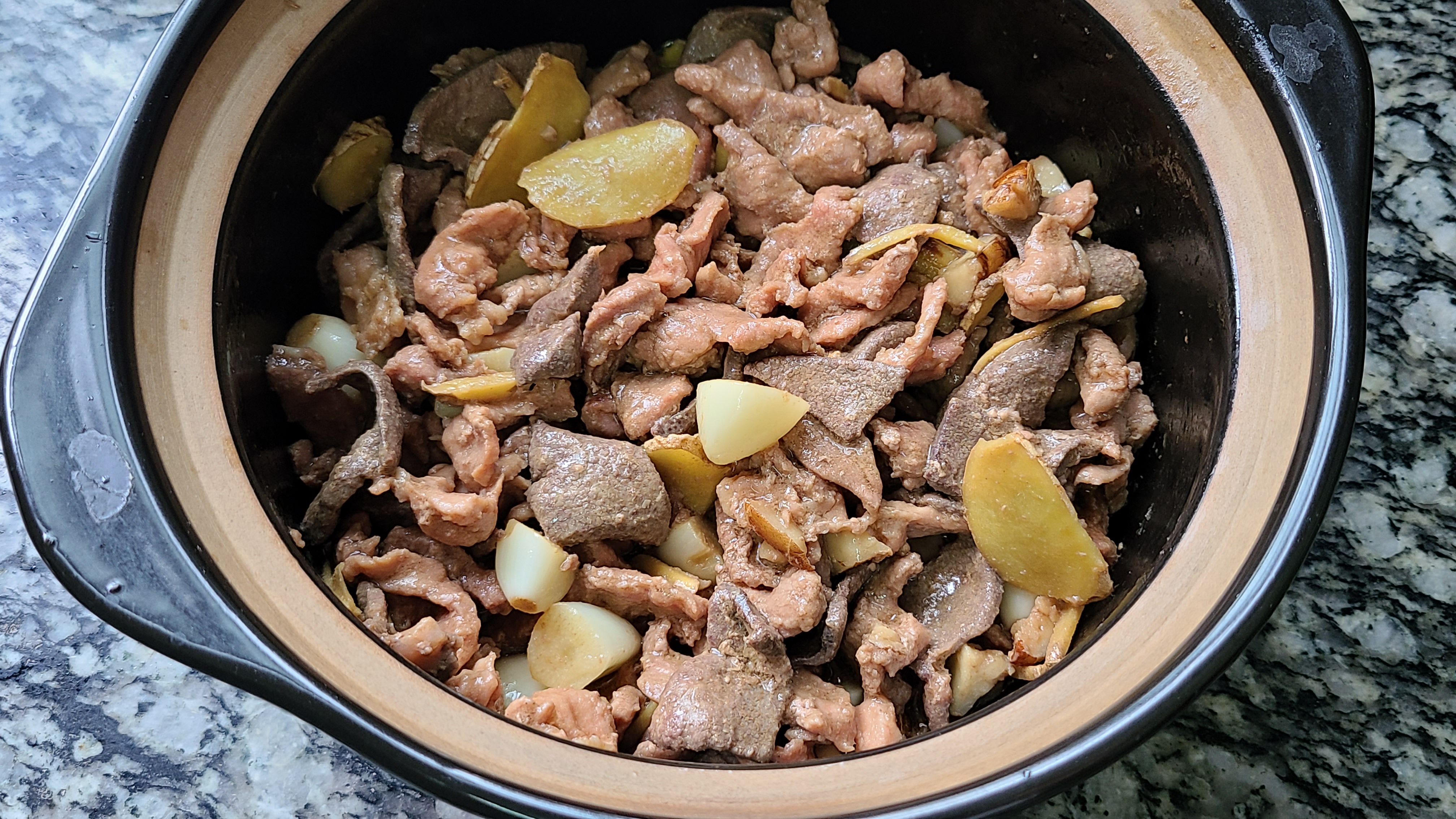 爱吃猪肉别直接炒，教你一个香喷喷的广东做法，简单美味又营养