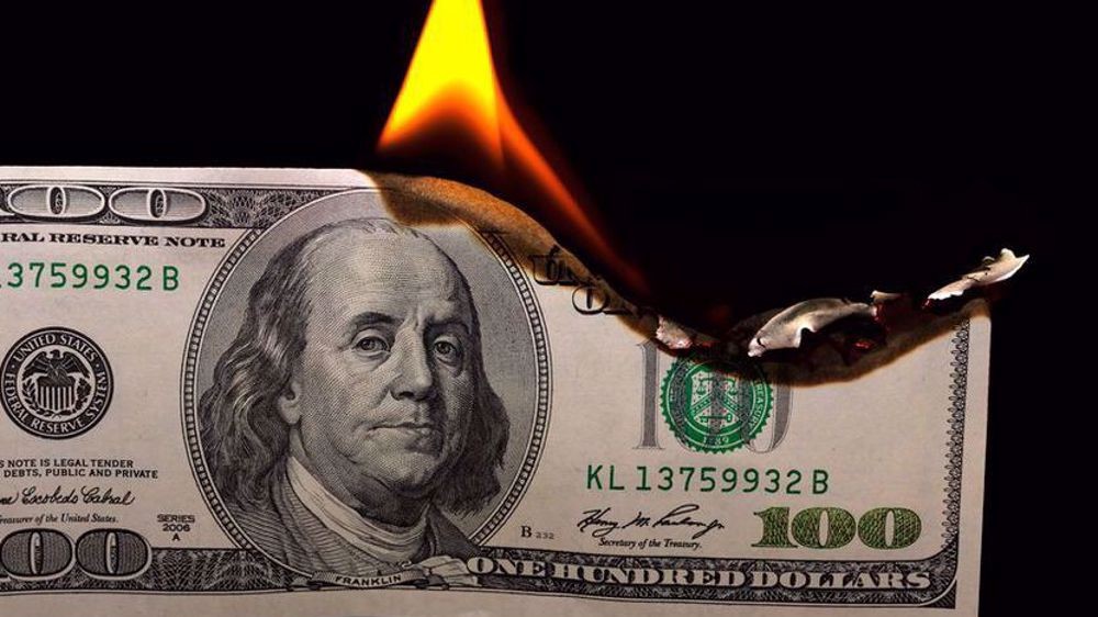 美国陷入“滞胀”，俄罗斯补上关键一刀，“摆