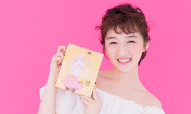 娱乐圈拥有“月牙眼”的4大女星，最后两位傻傻