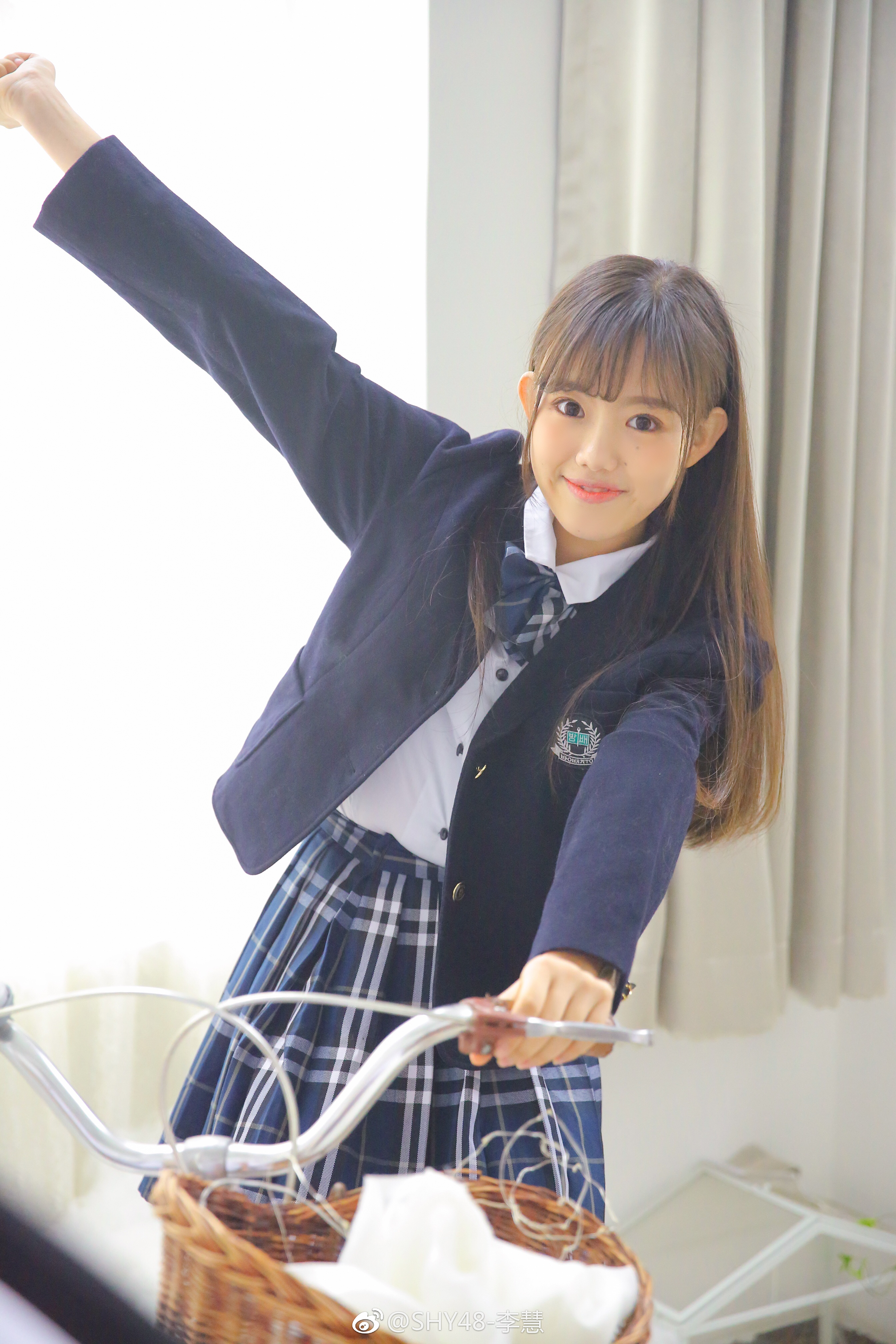 snh48成员李慧,jk制裙日系女高中生的打扮,样貌甜美可爱