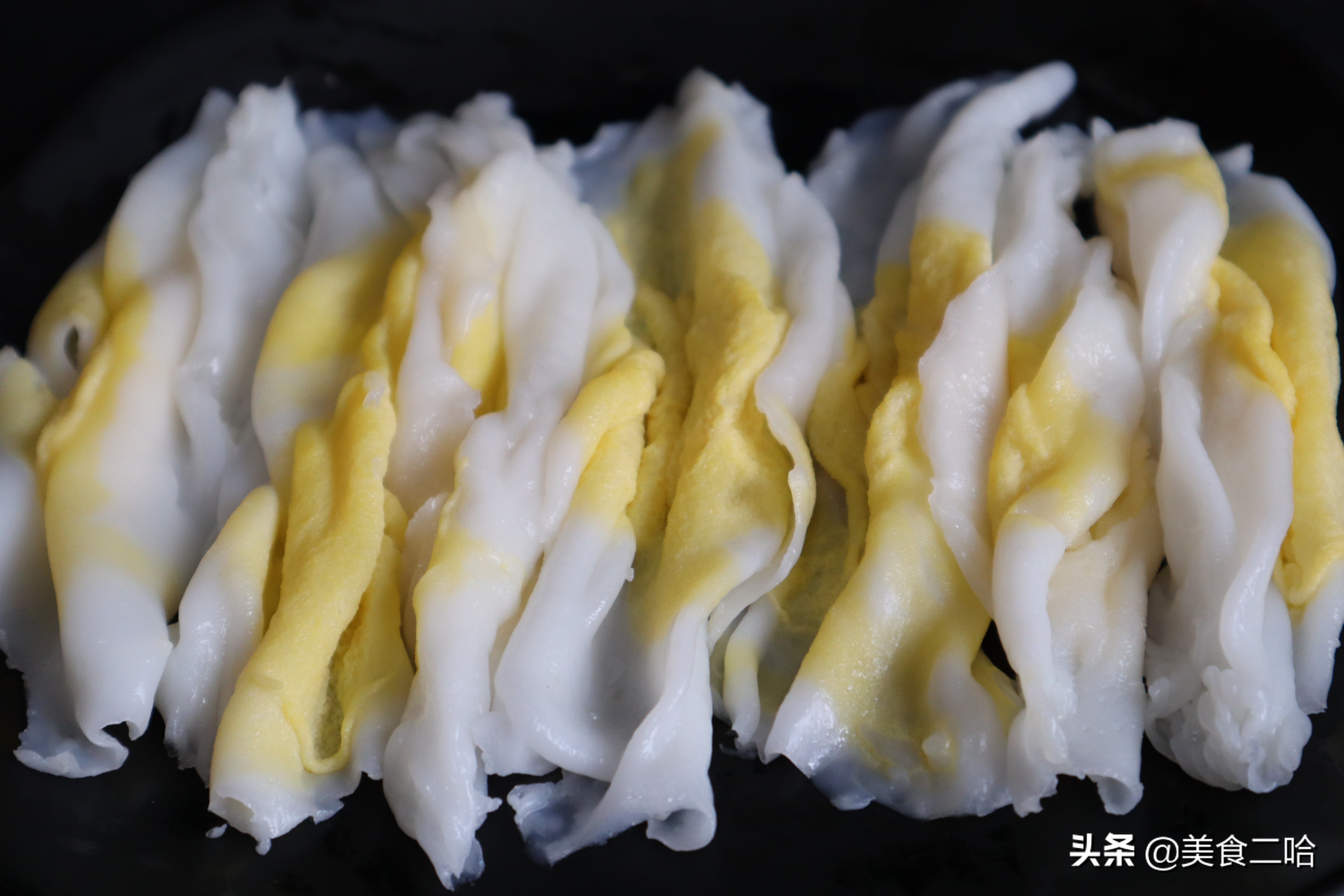 愛吃腸粉不用買，家裡有盤子就能做出來，腸粉透亮筋道，不會斷裂