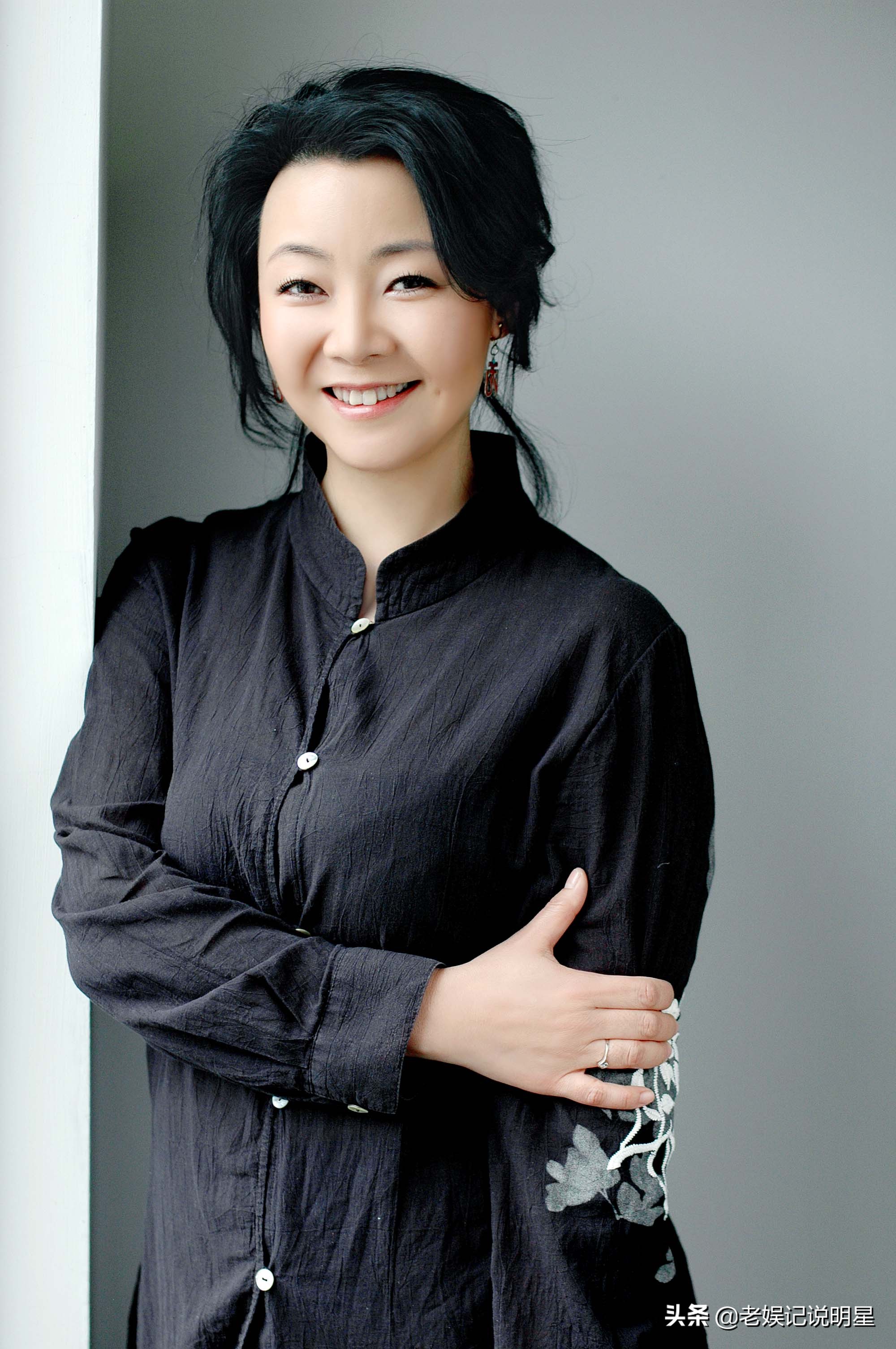 图文 演艺圈大孝女萨日娜 不让年迈父亲带着遗憾离世 萨日娜父母 Www Bagua5 Net