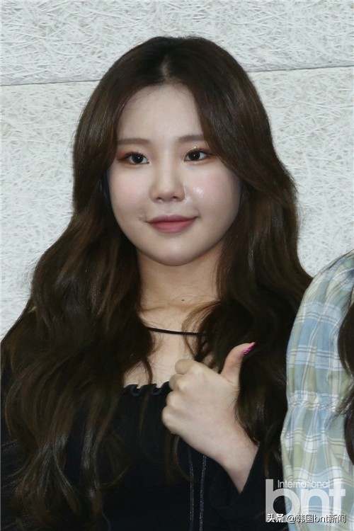 「bnt PHOTO」MOMOLAND为低收入家庭女性 捐赠1500套女