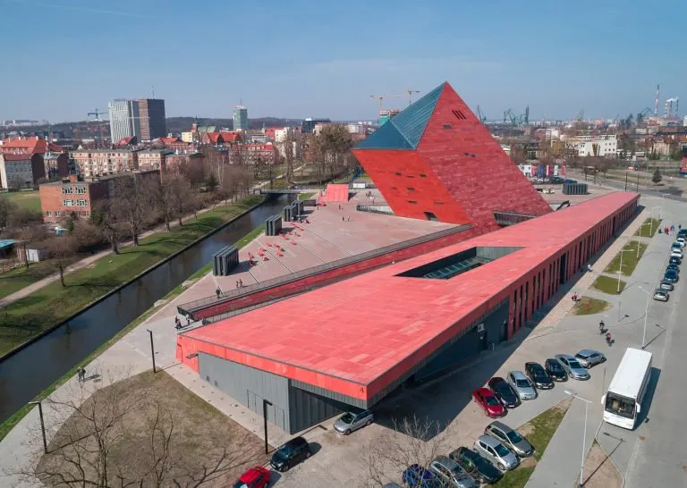 YDD·建筑 | 倾斜45度的建筑：波兰二战博物馆