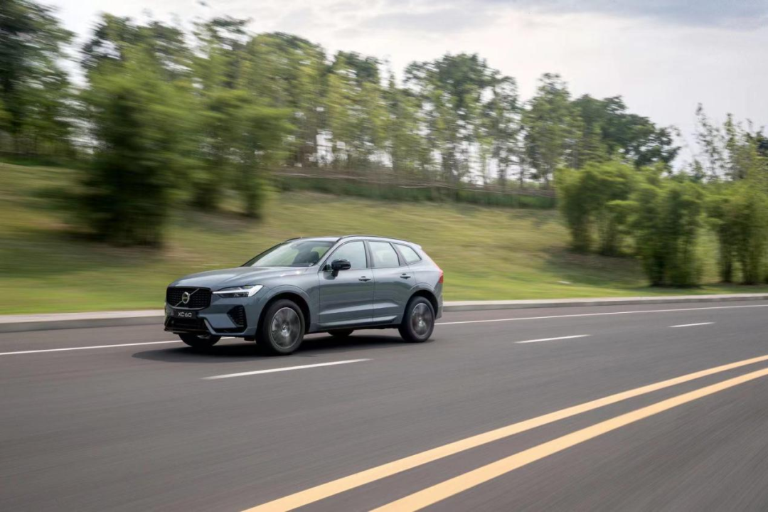 试驾新款沃尔沃XC60|动力系统提升明显，车机系统仍有不足