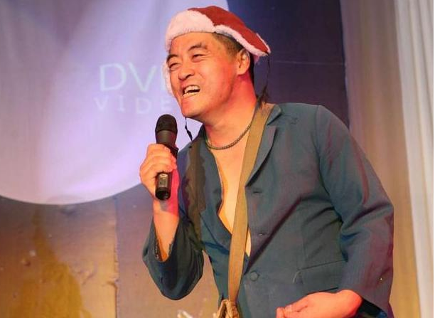 从巅峰到阶下囚，比肩赵本山的魏三，为何跪拜