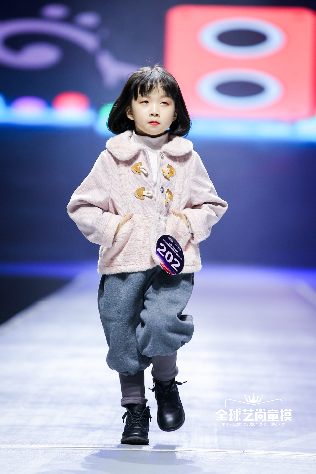 中国琦瑞德泽2020全球少儿超模大赛方伊冉荣获幼儿组人气季军