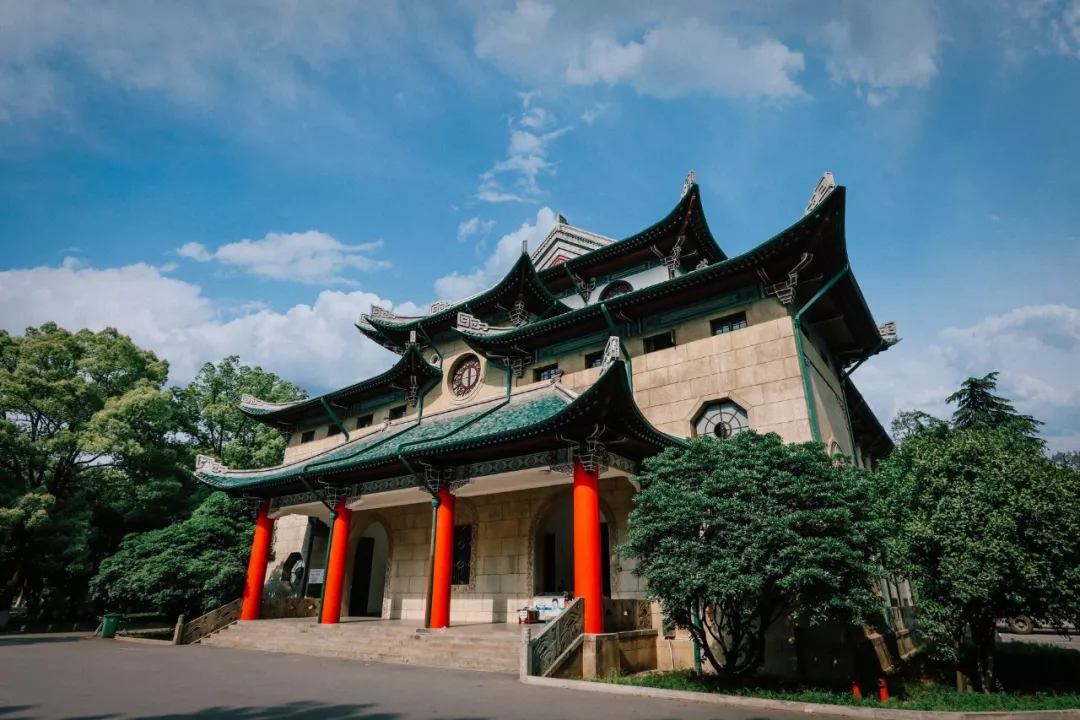 关于读书的唯美诗句：读书不觉已春深，一寸光阴一寸金图片