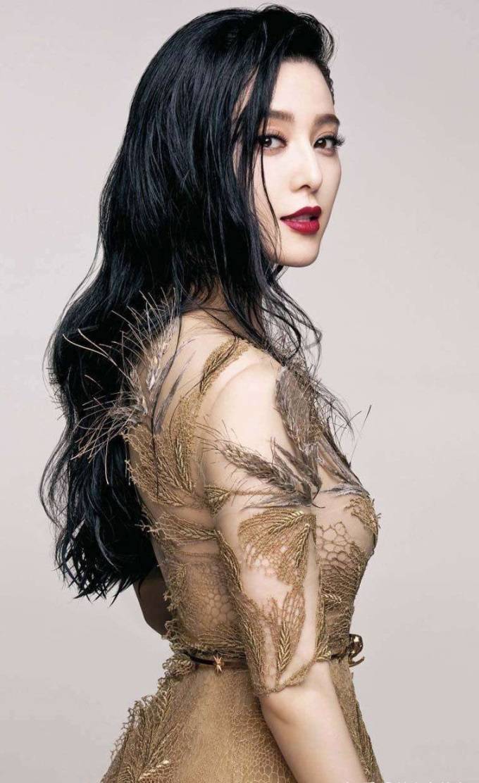 周迅只不过换了个发型，搭配西装如乡镇女干部