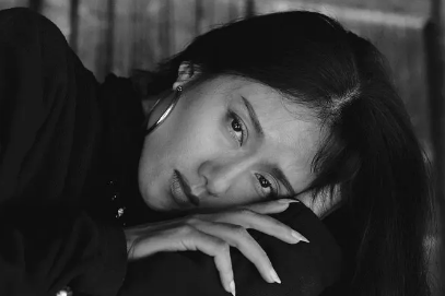 杨丽萍摘下帽子有多美？年轻时又飒又欲，冯小刚感叹她不是人是仙