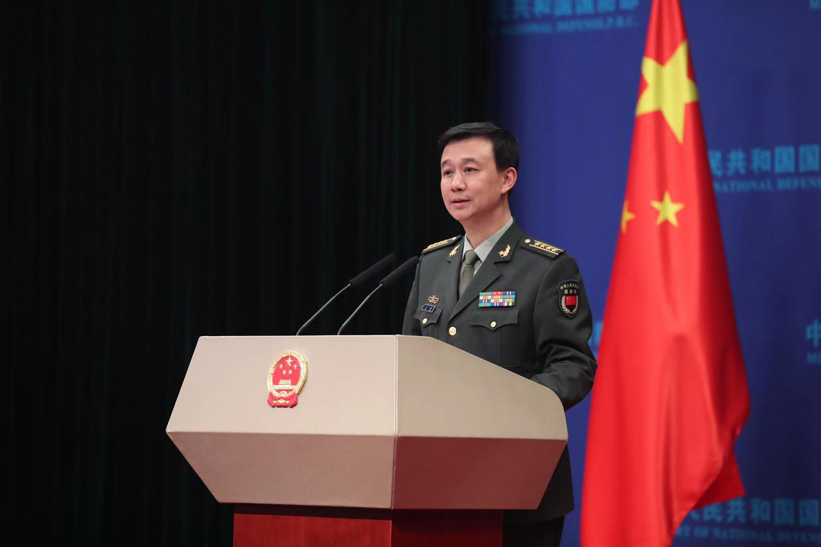 美军机擅闯禁飞区，26日，解放军向南海发射导弹回击？赵立坚表态
