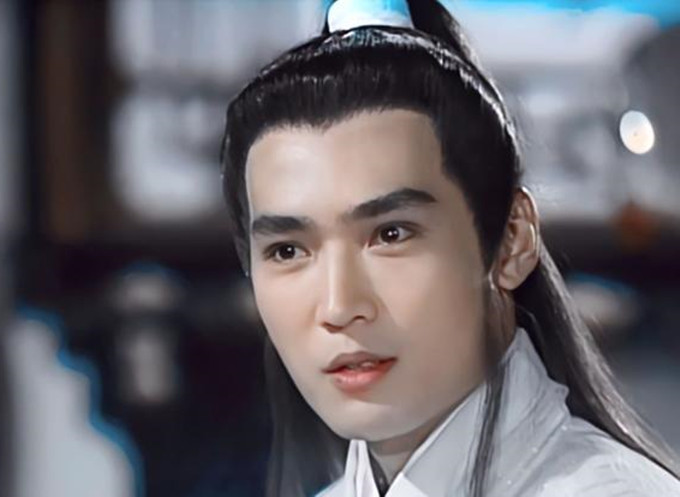 霸气！52岁焦恩俊被嘲中年发福，回怼：爷胖瘦老弱，关你啥事？