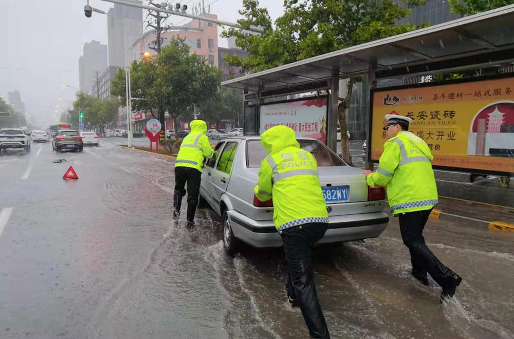 汛情就是命令 邯郸市交巡警支队全力保障全市道路交通安全畅通