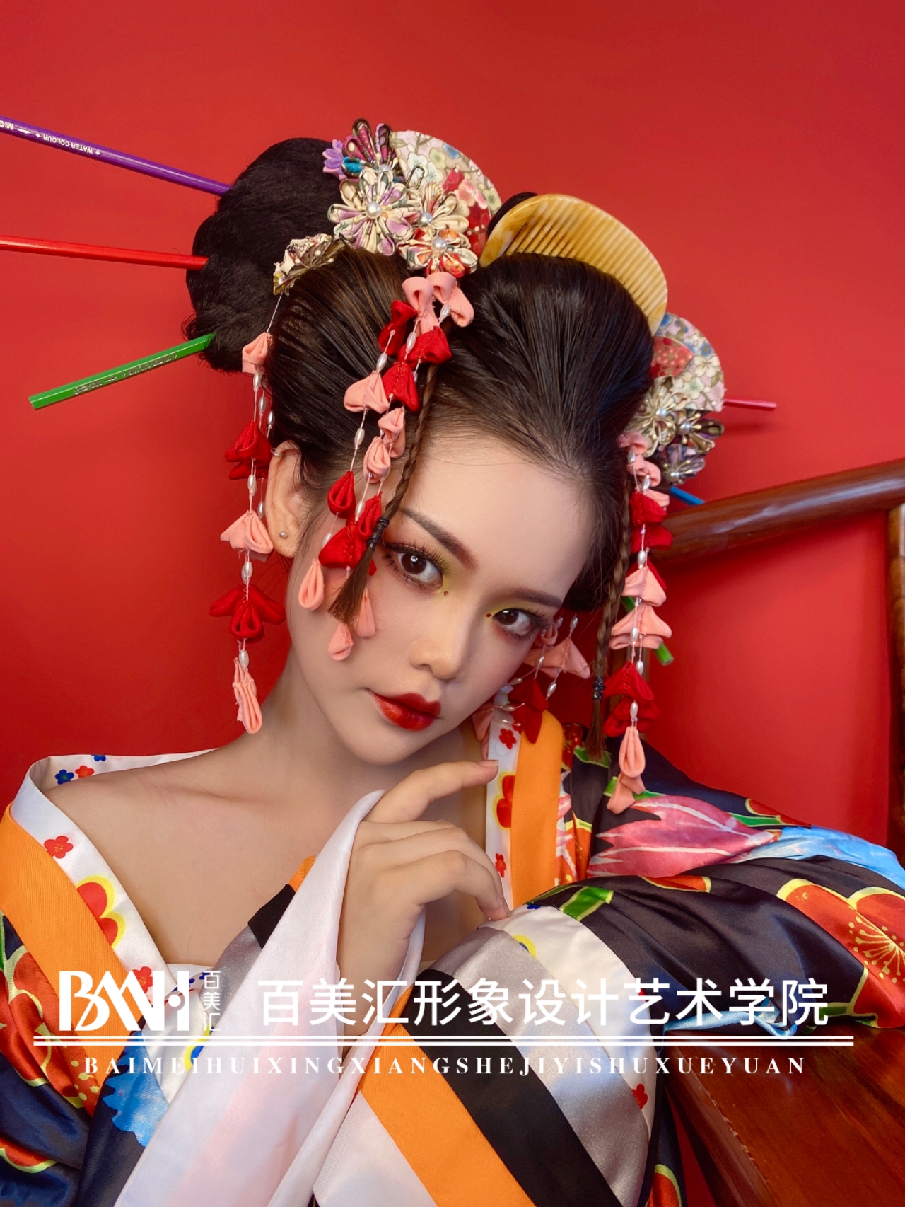 妆容系列丨中国风VS日本艺伎妆，到底谁更胜一筹？