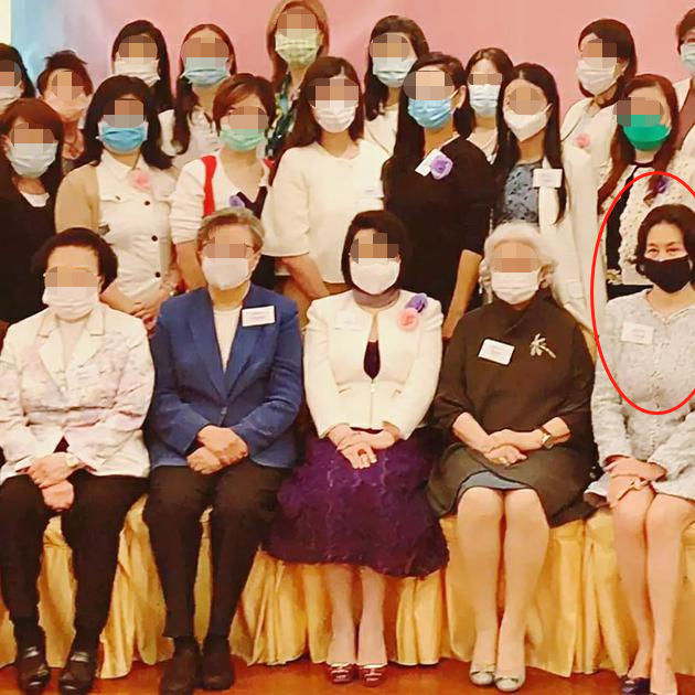 赌王千金何超琼罕现身，曾被评为香港女首富，合照却只能站边角？