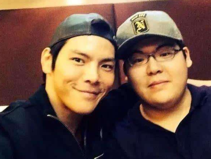 向华强三个子女：向佐成明星，向佑打架入狱，女儿最低调也最争气